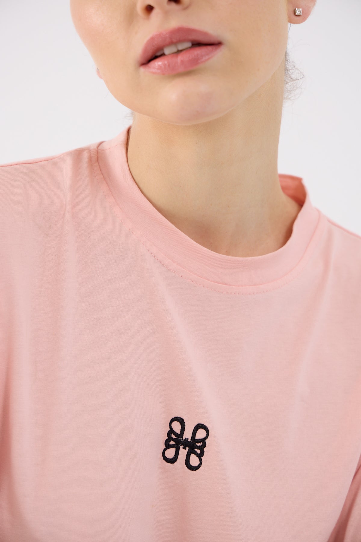 H logo t-shirt in doll pink