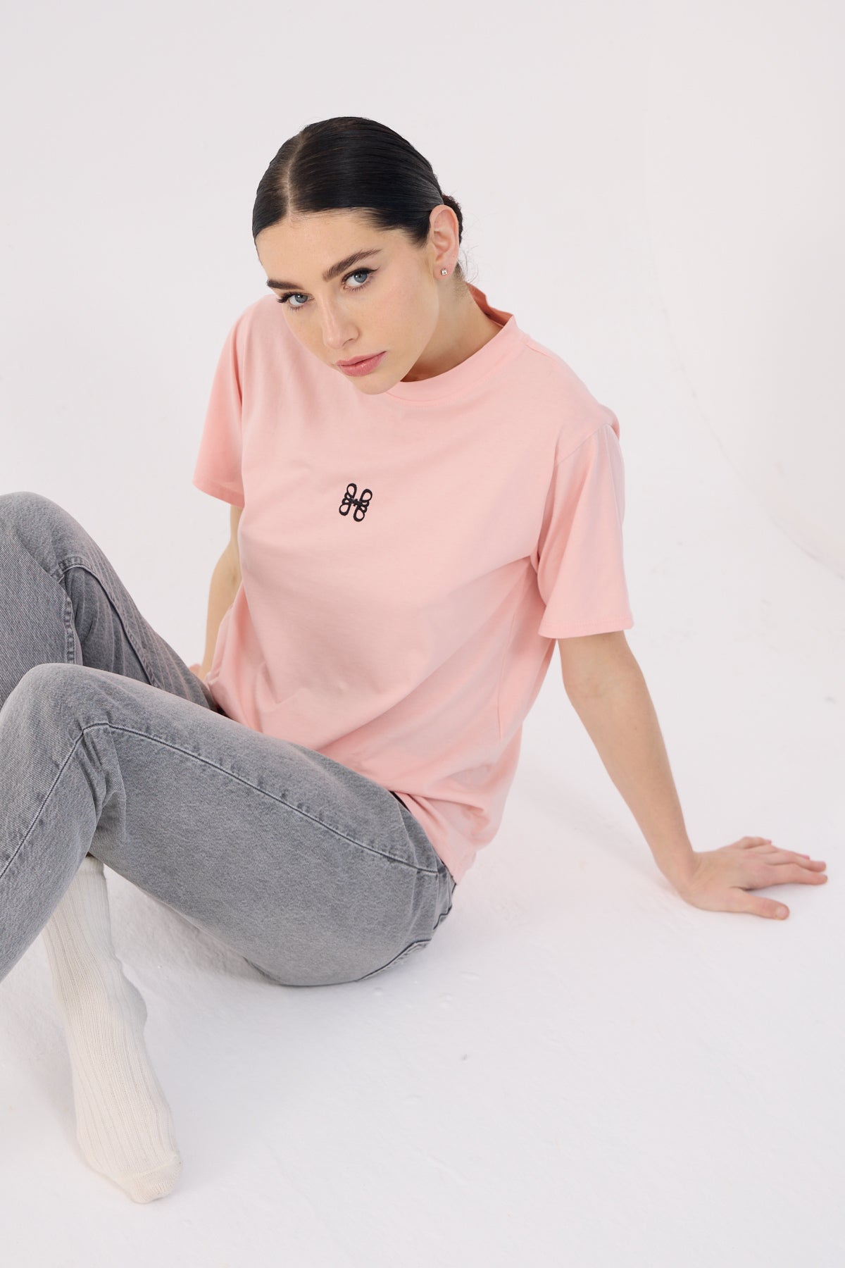 H logo t-shirt in doll pink