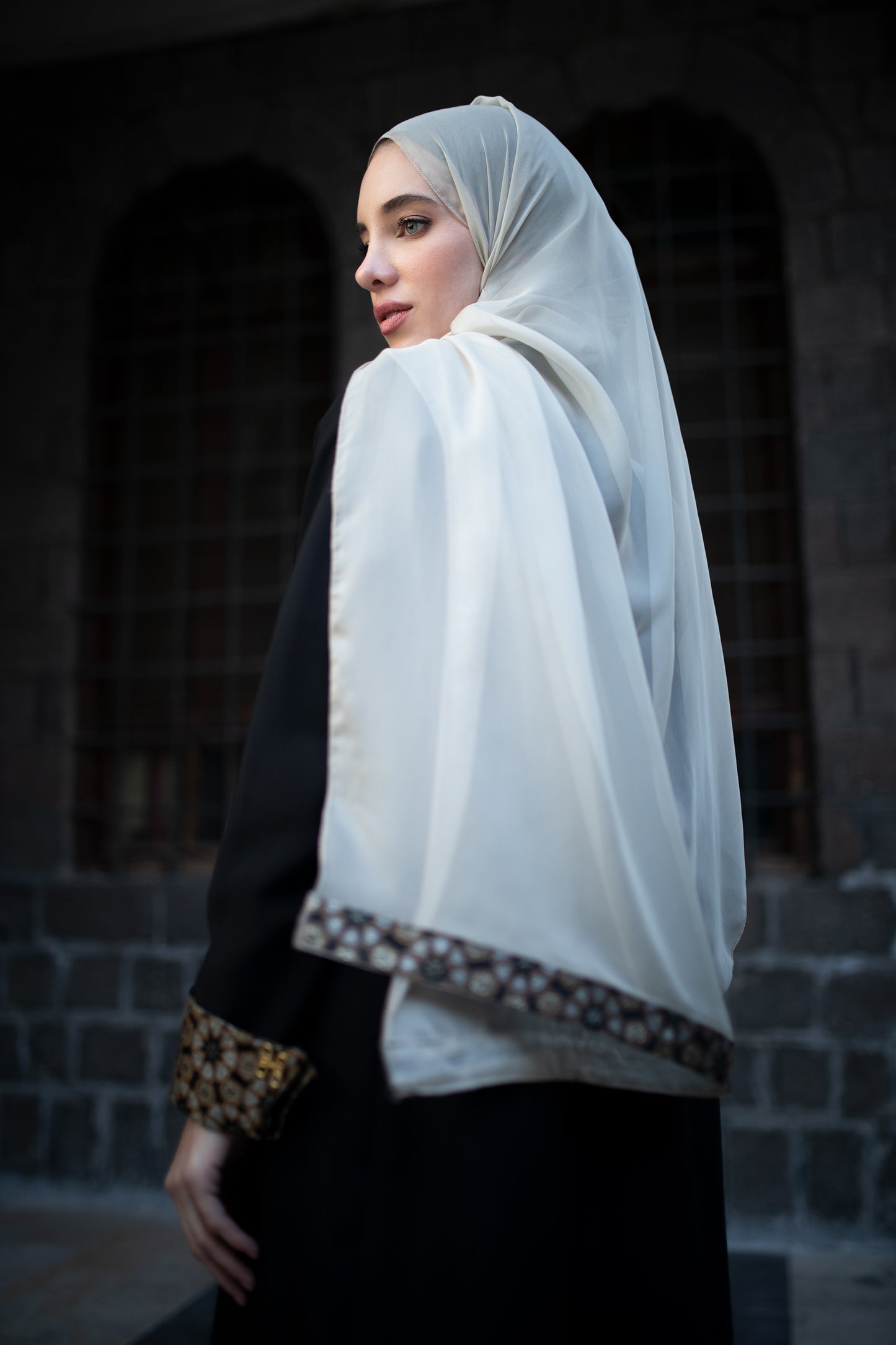 Yasmina abaya in kohl black