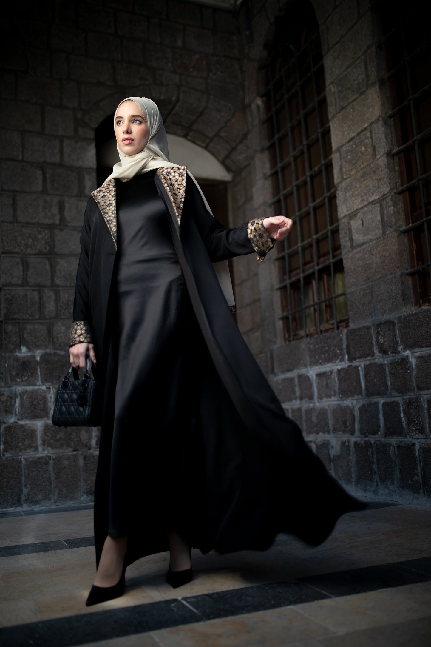 Yasmina abaya in kohl black