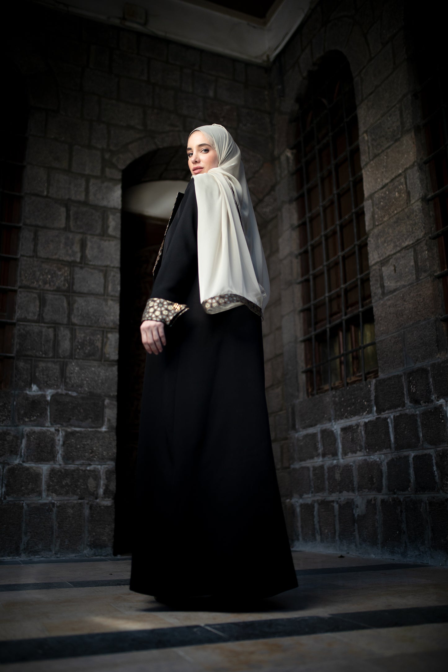 Yasmina abaya in kohl black