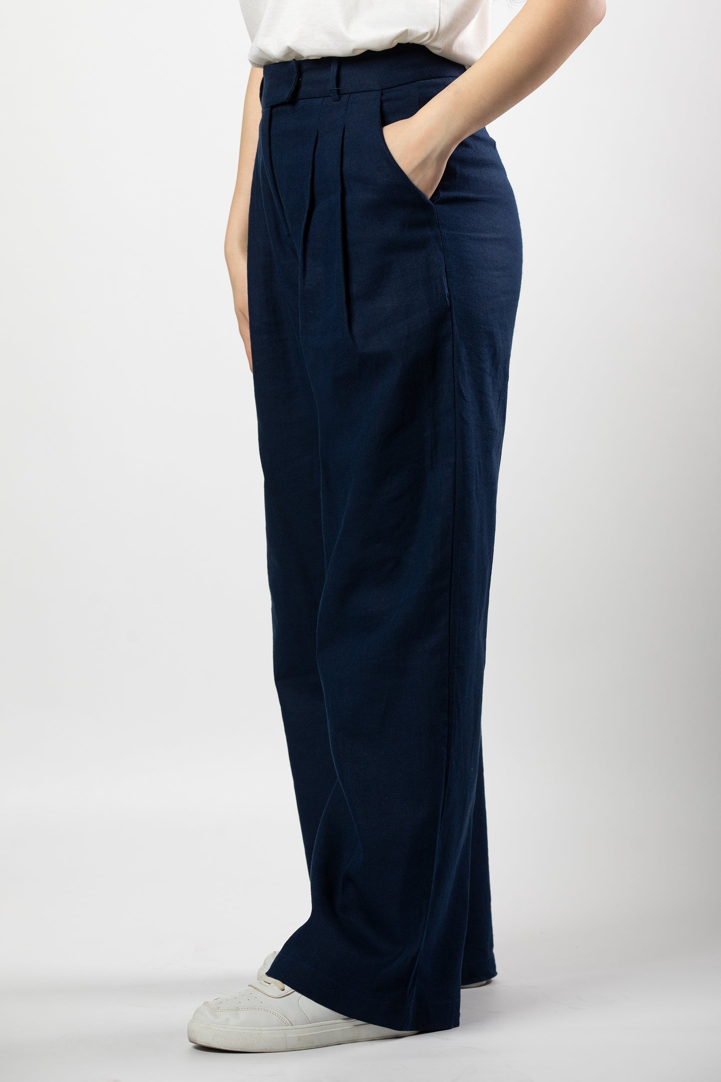 Nasma linen set in navy blue