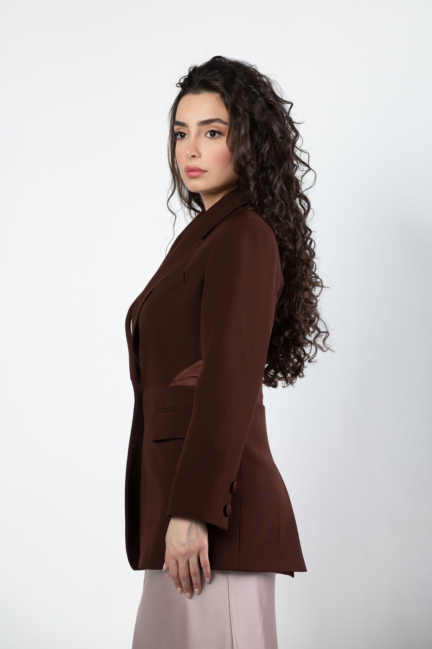 Aleen fitted blazer in mocha mousse