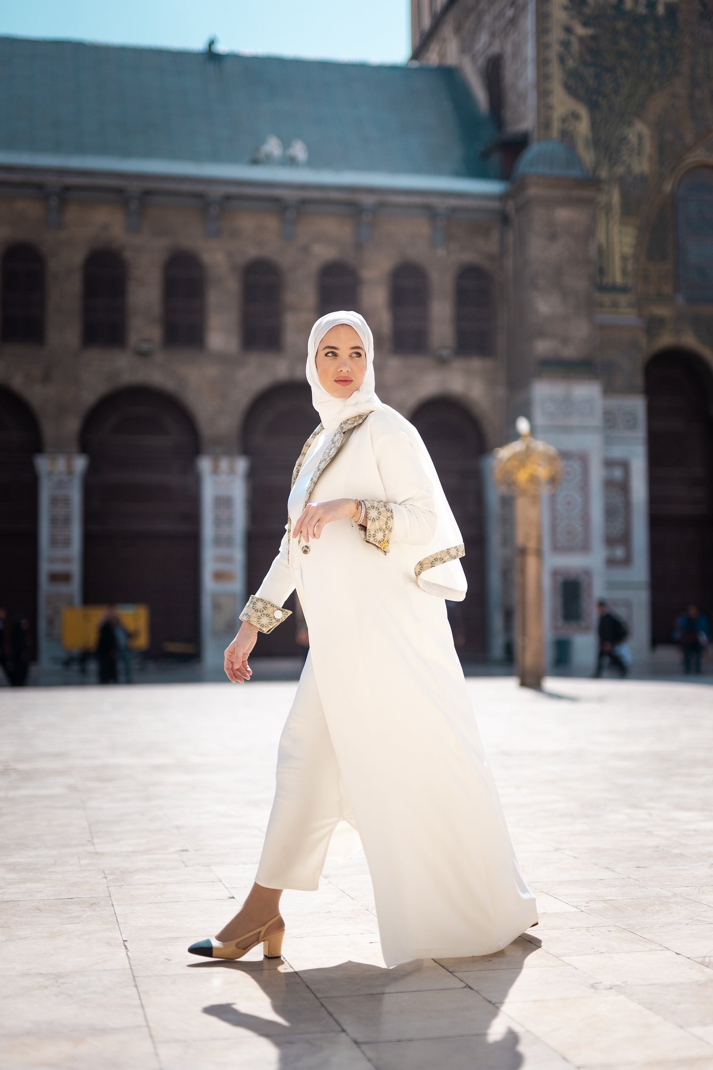 Yasmina Abaya in pure white