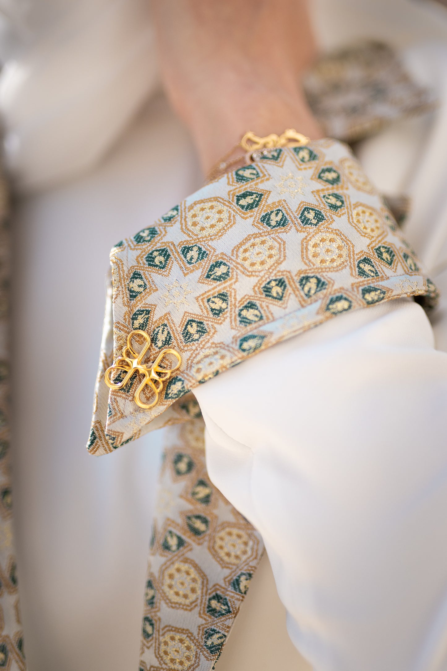 Yasmina Abaya in pure white