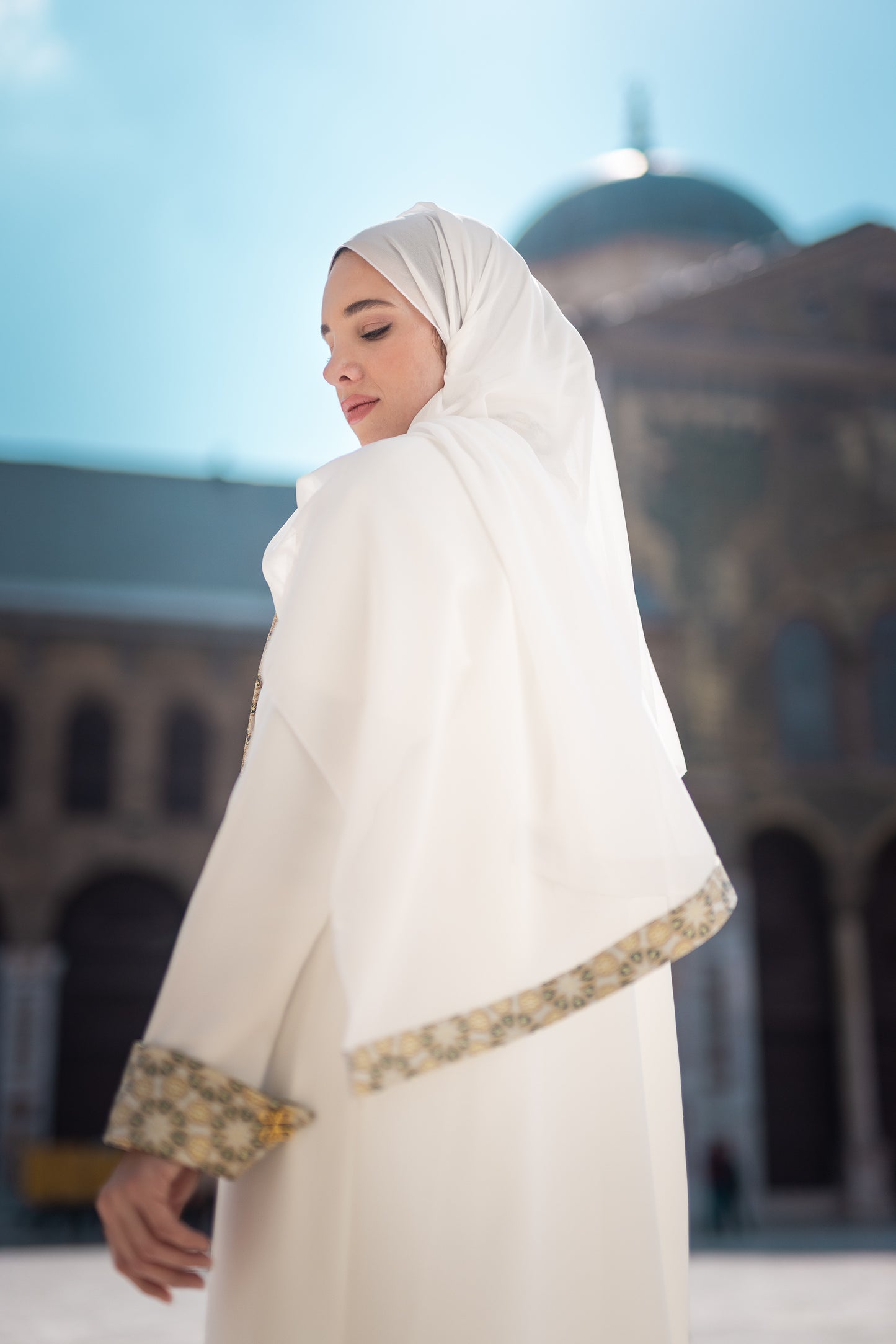 Yasmina Abaya in pure white