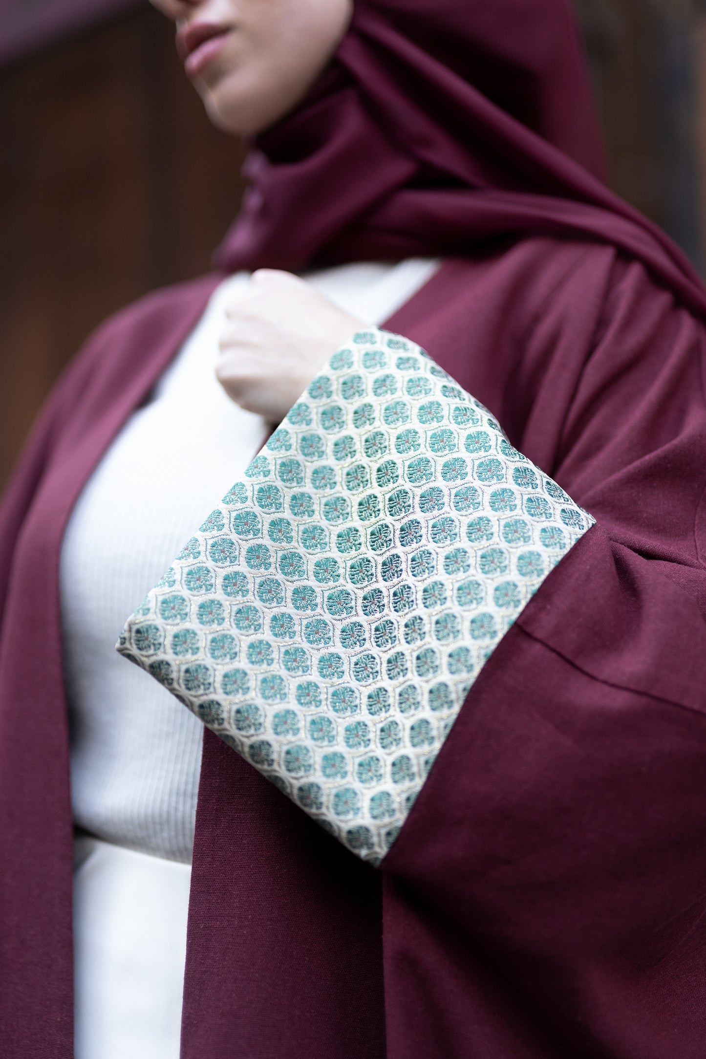 Jouri Abaya in burgundy