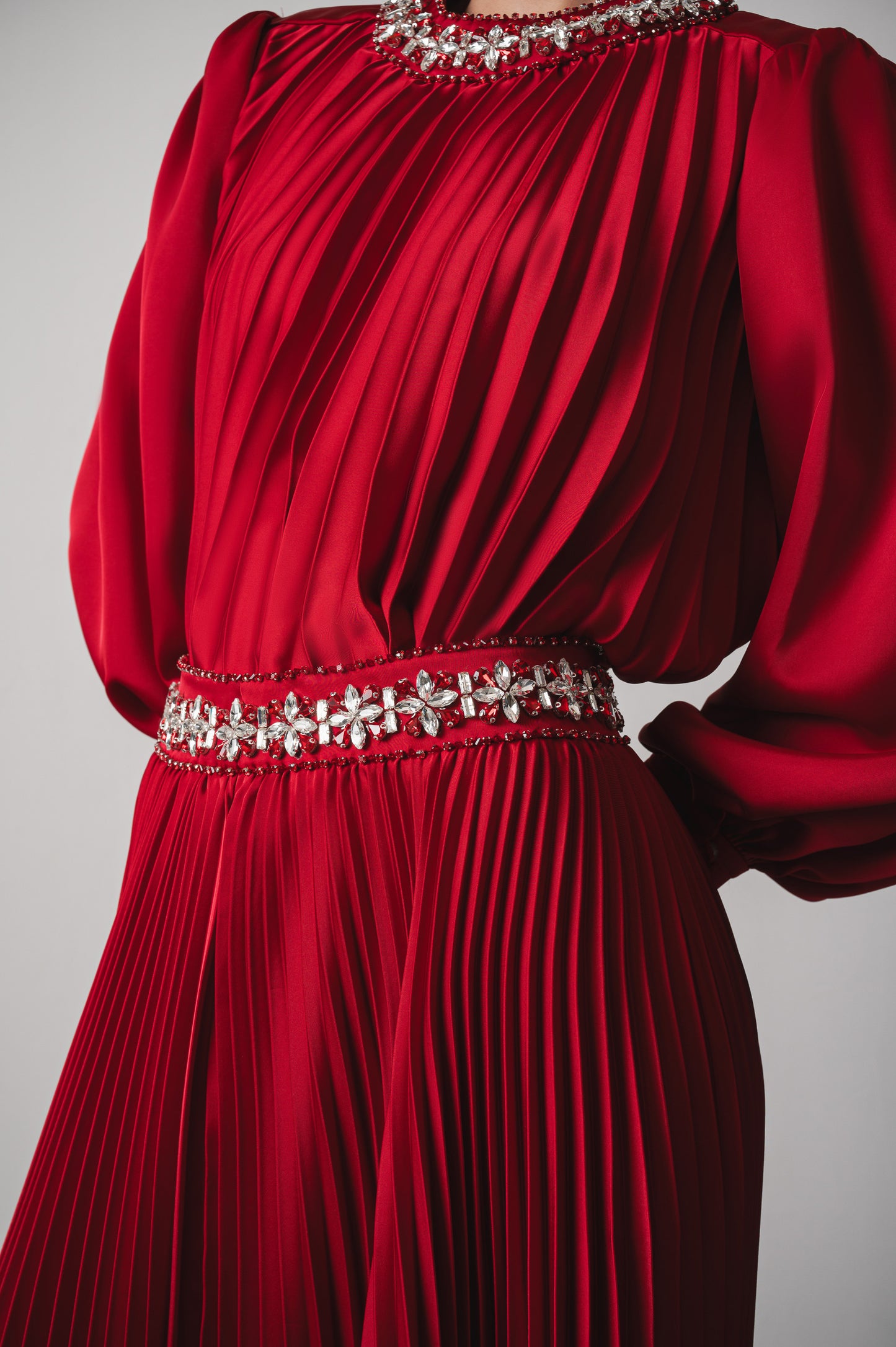 Reem Set in Cherry Red