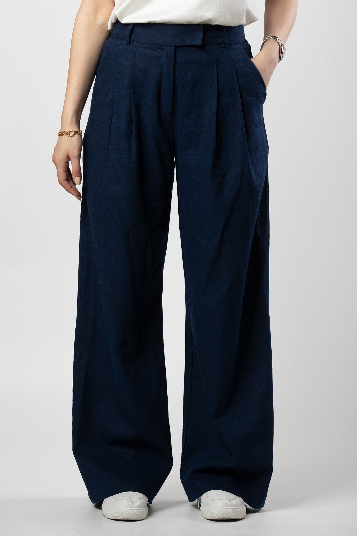 Nasma linen set in navy blue