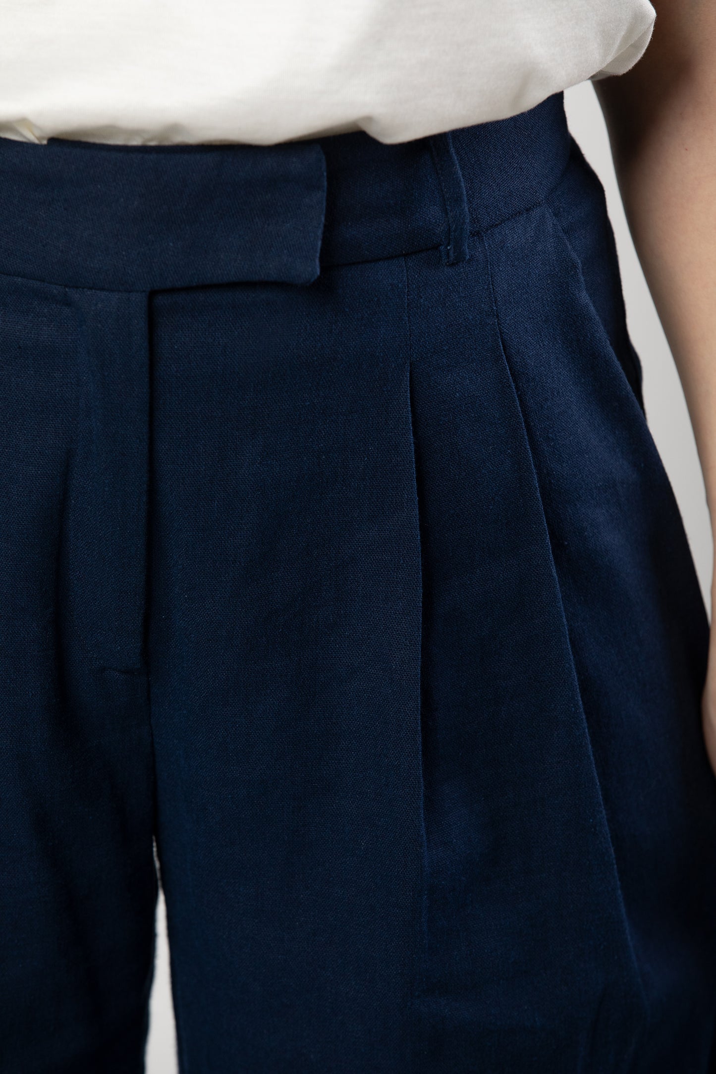 Nasma linen set in navy blue